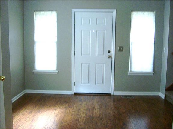 5th image of 807 Pioneer Woods Dr
