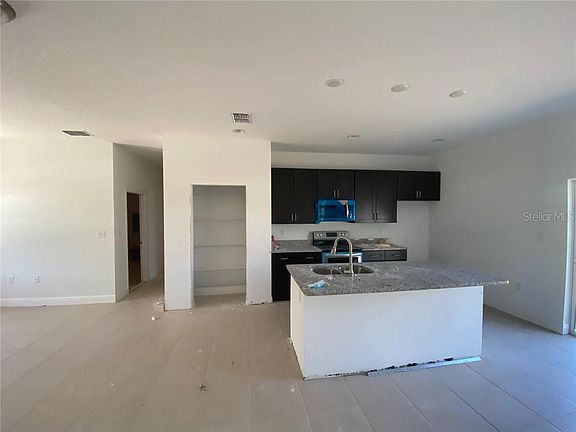 4th image of 305 Erie Dr.
