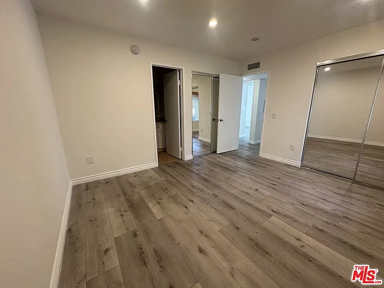 18350 Hatteras St #202 — Photo 7