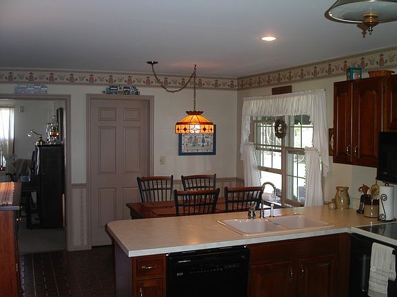 Breakfast bar and eating area