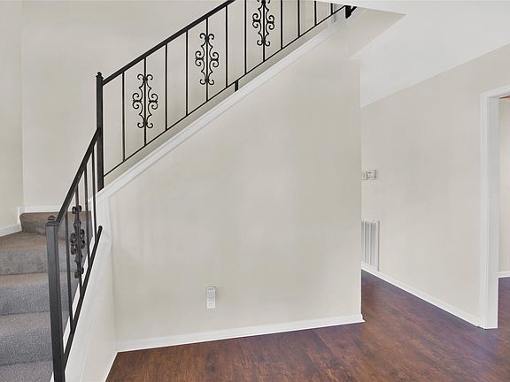 5th image of 102 Dorado Dr