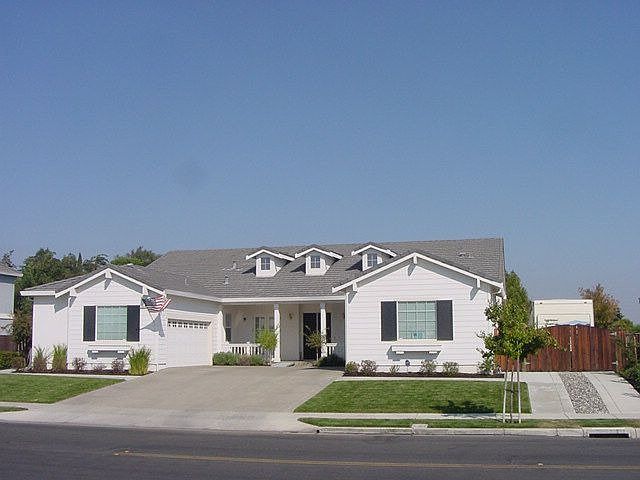 4 BED, 4 BATH, 4 CAR GARAGE
