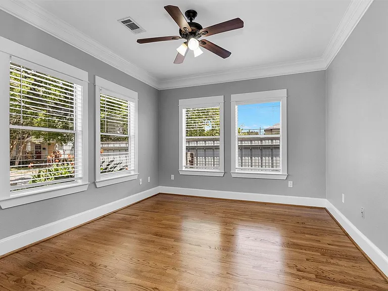 304 Vincent St — Photo 16