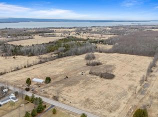 60 Allen Rd, Grand Isle, VT 05458