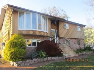 814 Higbie Ln, West Islip, NY 11795