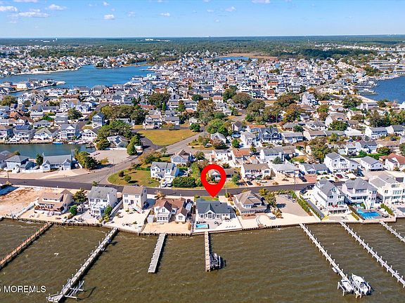 4th image of 673 Bayview Drive