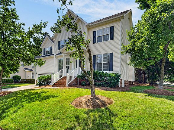 3rd image of 802 Fanning Way