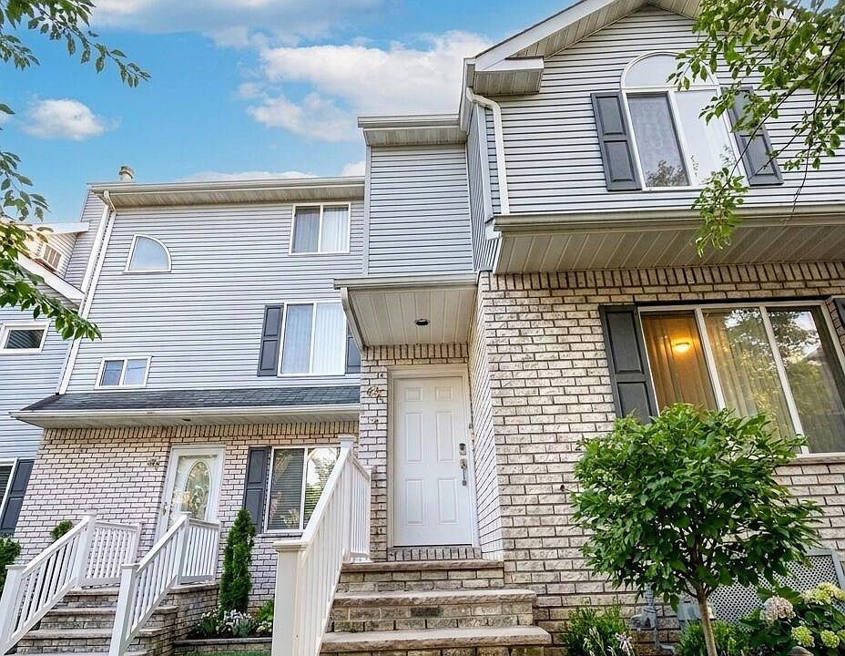 1st image of 45 Fairlawn Loop