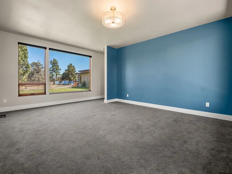 64144 Pioneer Loop — Photo 34