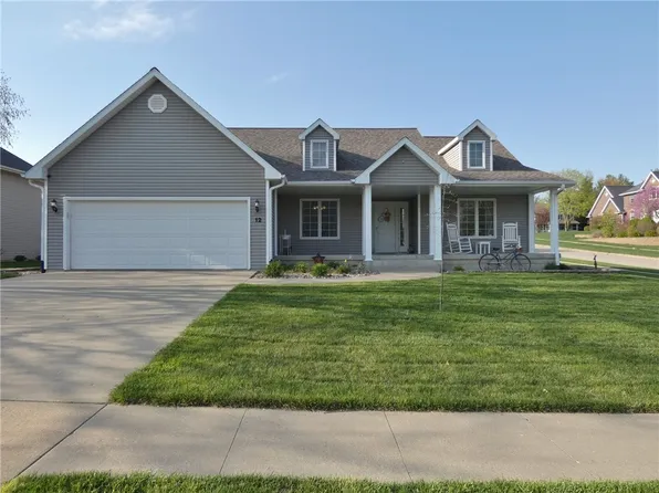 12 Cedar St, Pella, IA 50219