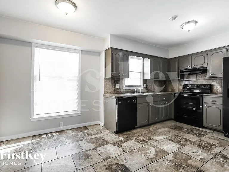 11947 Manchester Ave — Photo 5