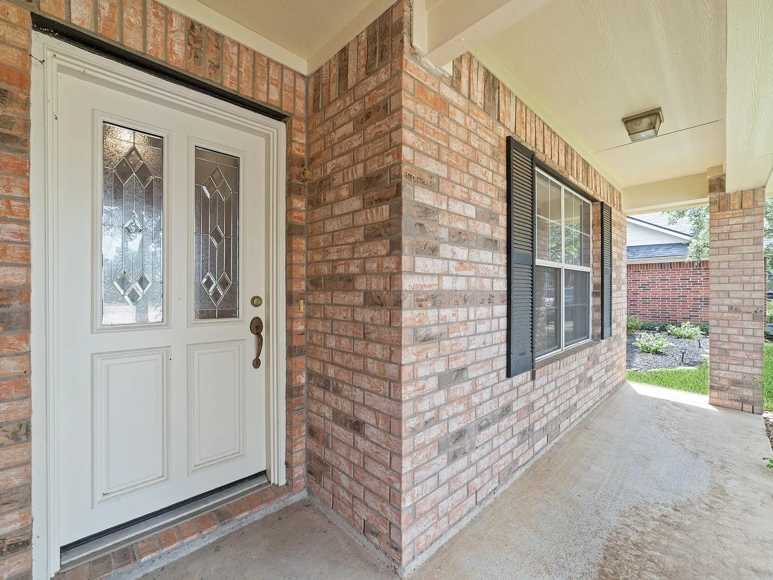 4 bed, 2.0 bath, 1987 sqft, $2,295 — Photo 3
