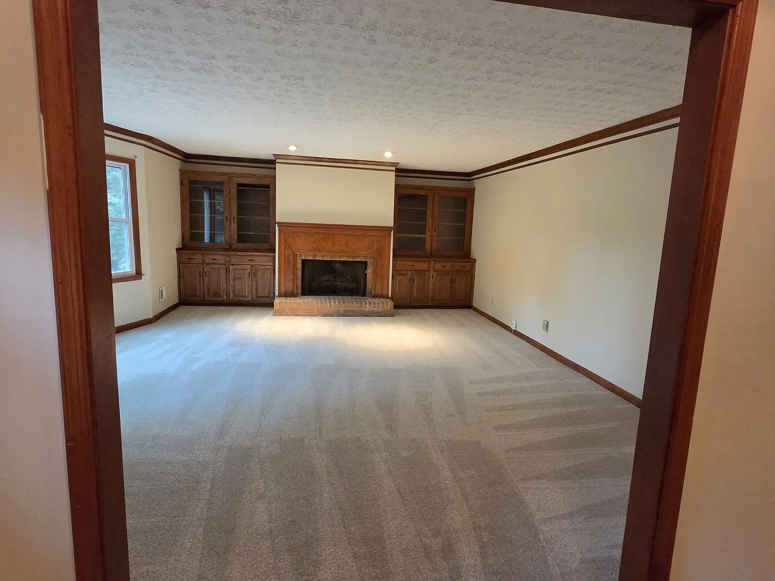 3 bed, 2.5 bath, 2413 sqft, $2,750 — Photo 3