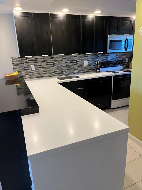 3100 N Palm Aire Drive #304, photo 9