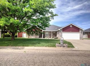 2412 Howard Cowper Dr, Clovis, NM 88101