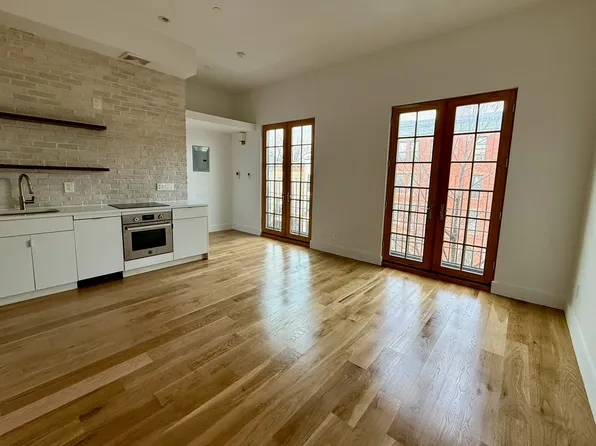 210 Pulaski image 1 of 6