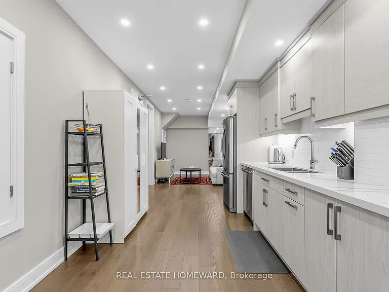 133 Cowan Ave #UPPER — Photo 7