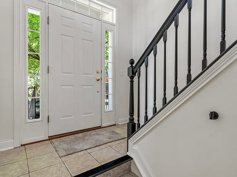 12735 Edgemont Way — Photo 5