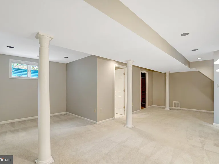 821 N Latham St — Photo 40