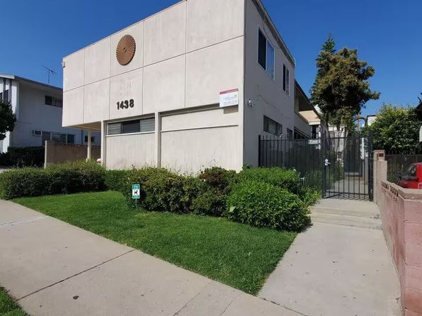 1438 S Barrington Ave