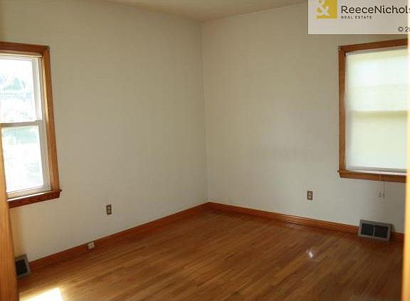 4th image of 827 N Claremont St