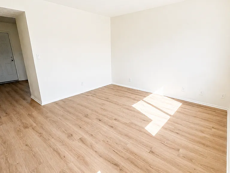 Titan Pointe Apartments — Photo 22