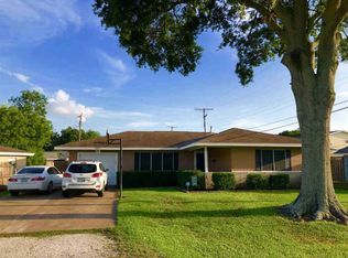 529 Landry Dr, Port Neches, TX 77651