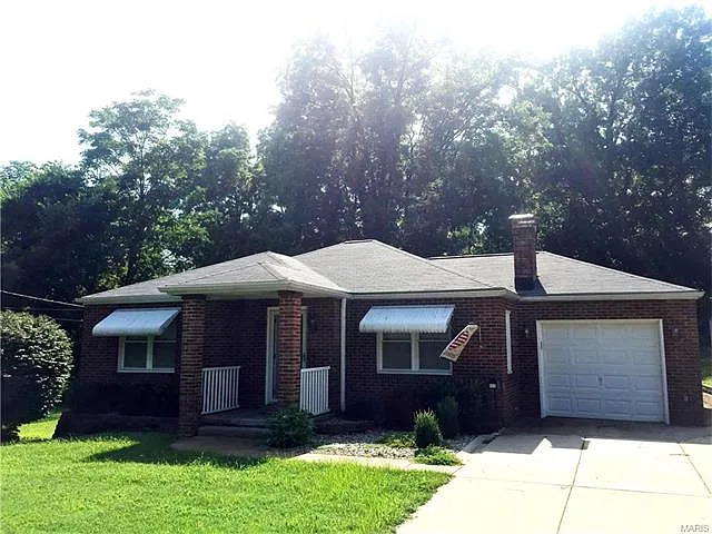 909 Henry St photo 1