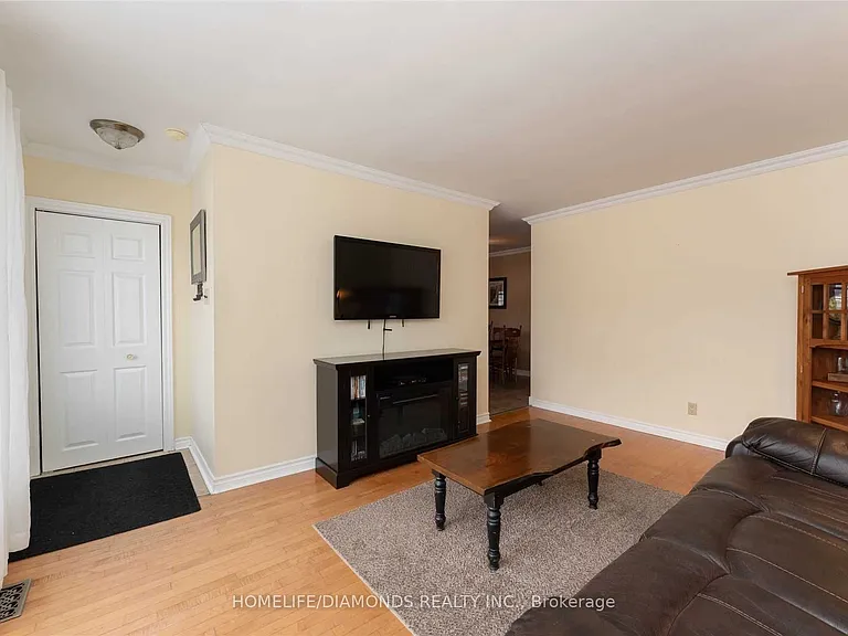 87 Raylawn Cres #UPPER — Photo 3