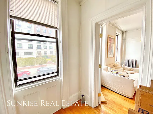 Rented by Sunrise Real Estate | media 27