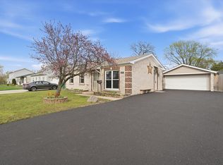 327 Fremont Ave, Romeoville, IL 60446