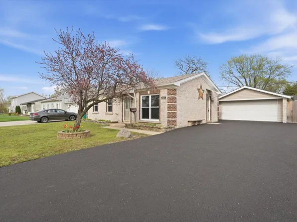 327 Fremont Ave, Romeoville, IL 60446