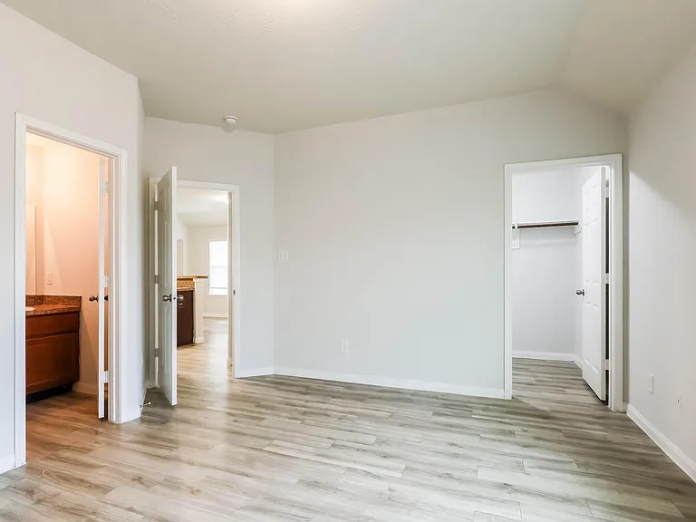 21718 Martin Grove Ct — Photo 10