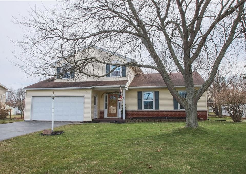 1st image of 26 Sweet Briar Knl