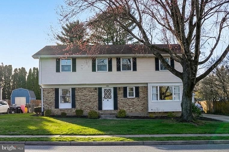 2nd image of 264 E Padonia Rd