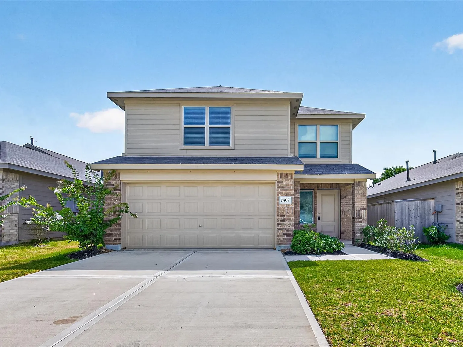4 bed, 2.5 bath, 2300 sqft, $2,200 — Photo 1