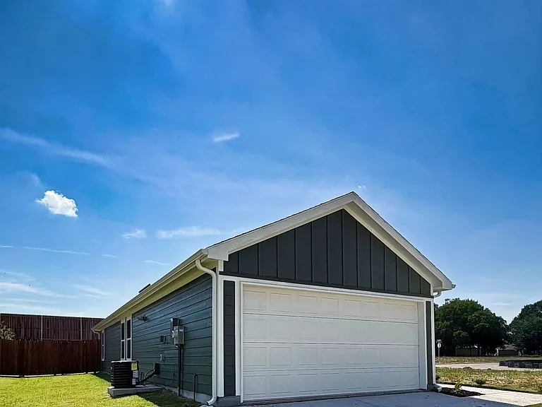 2909 Serenity Ln — Photo 2