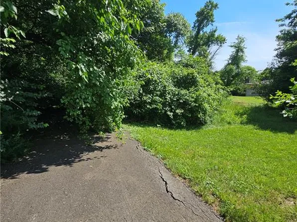 15901 Midland Dr, Shawnee, KS 66217