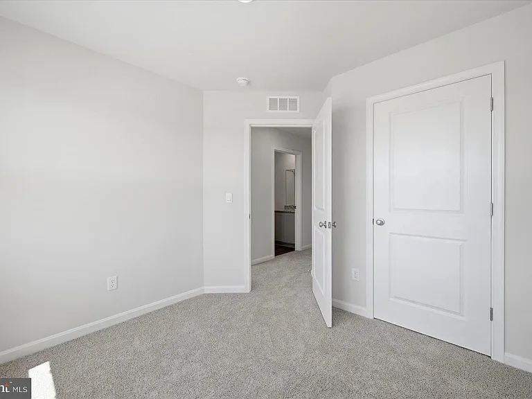 122 Bowers St — Photo 32