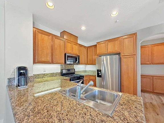 4th image of 25431 Wharton Dr