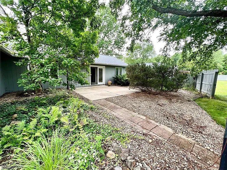 22410 Rock Creek Cir — Photo 32