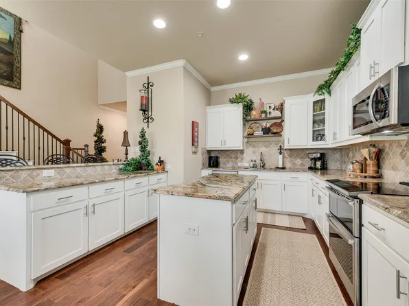 1217 Summerset Ln, Burleson, TX 76028