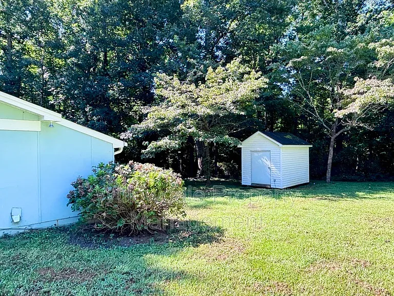 3120 Tuckaway Dr — Photo 3