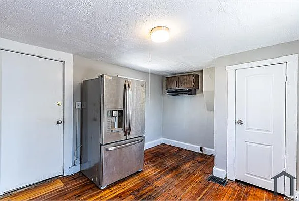 279 Adams St #C — Photo 20