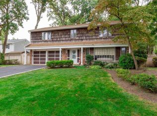 24 Decatur Ln, Lake Grove, NY 11755