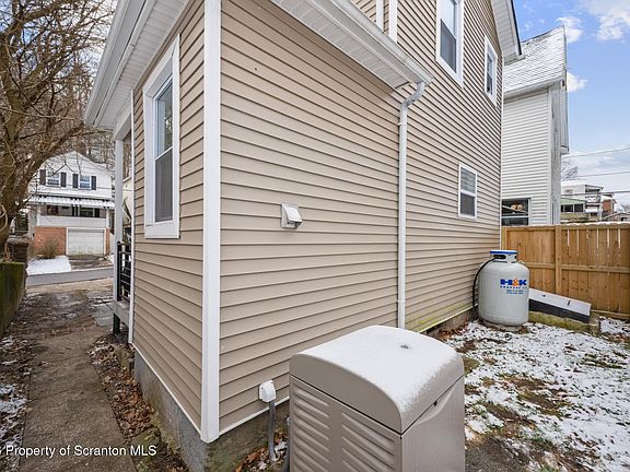 5th image of 34 Newport St