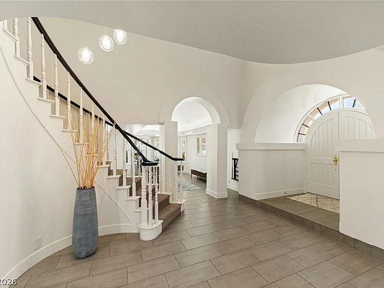 2233 Versailles Ct — Photo 26