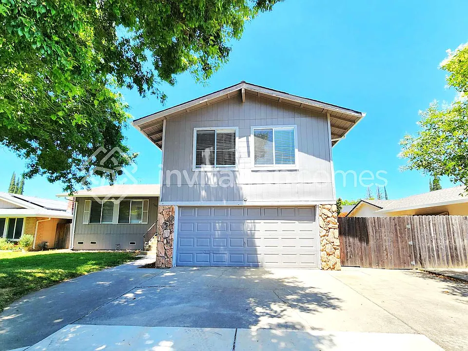9209 Sungold Way