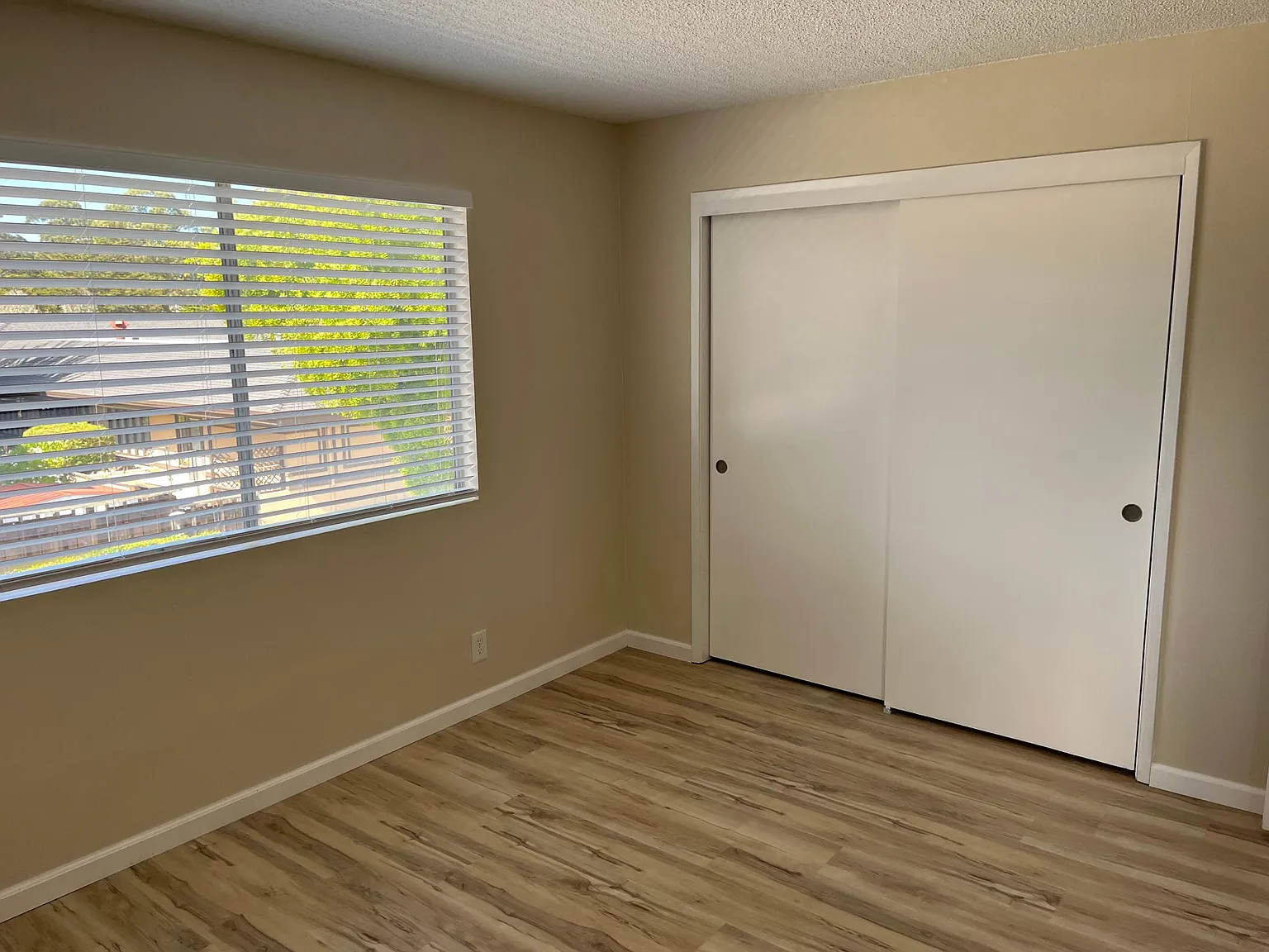 2 bed, 1000 sqft, $3,050 — Photo 4