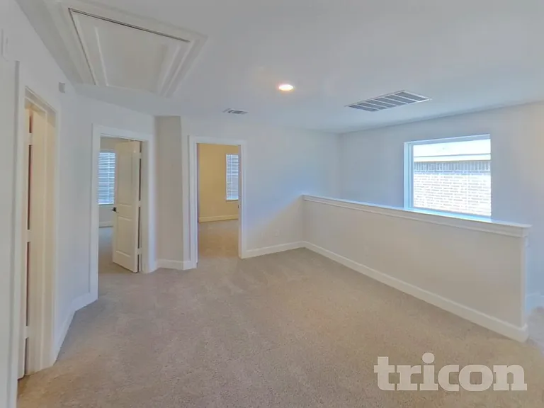 1209 Bullock Dr — Photo 17